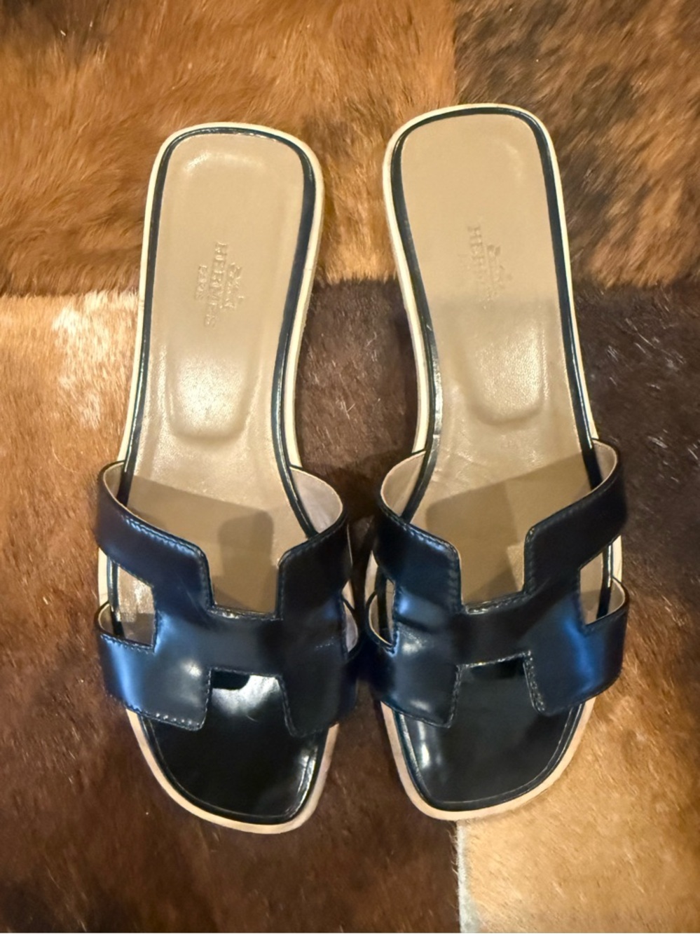Hermes Black Patent Oran Sandals - Picture 3 of 8